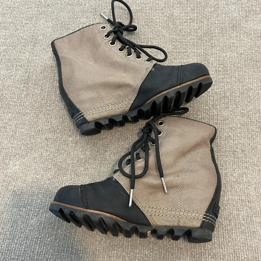 Sorel Boots Womens Size 6.5 Beige Canvas Leather Wedge Ankle Lace Up NL2174-238